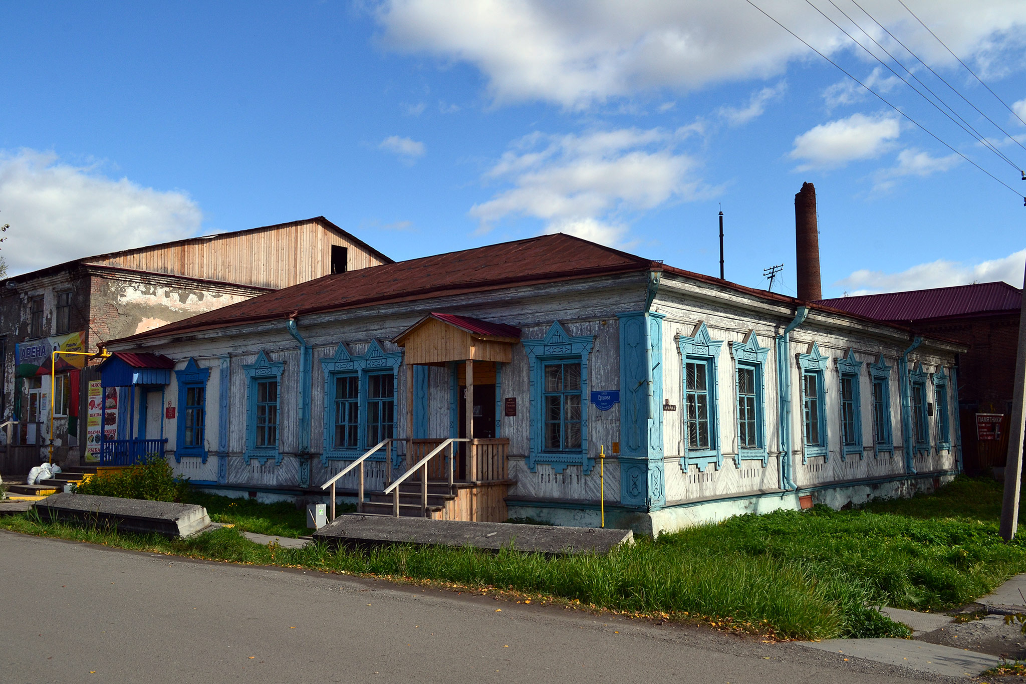 Дом на углу улицы Ленина и улицы Ершова, Верхотурье (The Complex of Buildings on Ershov st., 4, Verkhoturye)